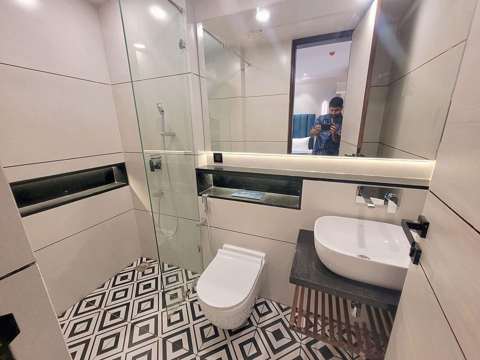Shower, free toiletries, hair dryer, towels