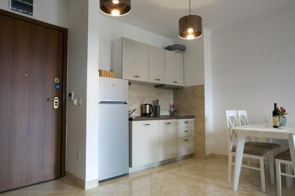 Family Apartment | Private kitchen | Fridge, stovetop, electric kettle, toaster