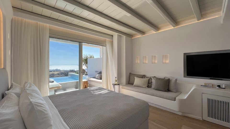 1 bedroom, pillowtop beds, minibar, in-room safe