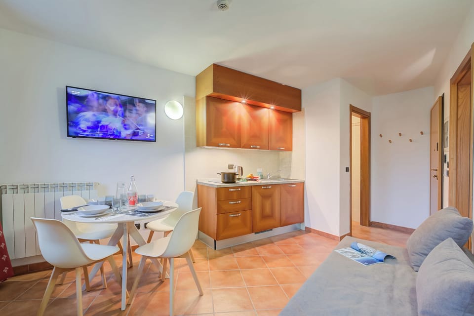 Family Apartment, Multiple Bedrooms (L' Aquila Campo Smith On The Ski) | Interior