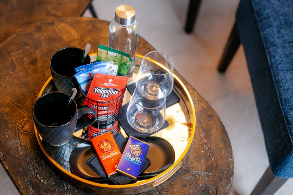 Deluxe King Room | Coffee and/or coffee maker