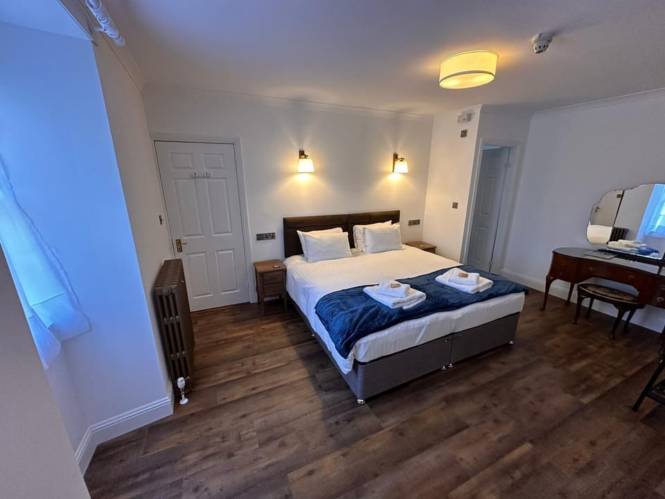 Classic Quadruple Room, Multiple Beds, Non Smoking | Free WiFi, bed sheets