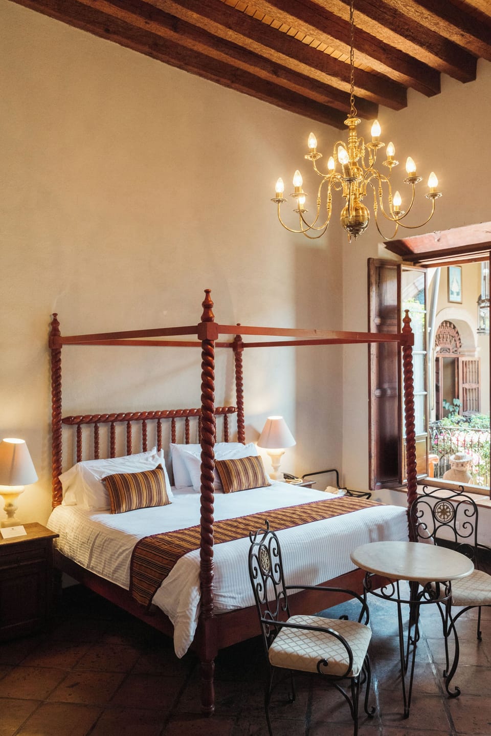 Junior Room | Premium bedding, down comforters, Tempur-Pedic beds, desk