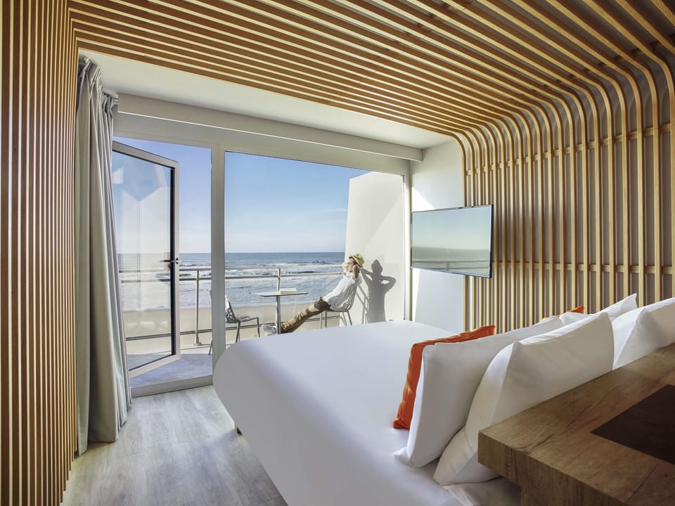 Executive Room, 1 Double Bed with Sofa bed, Balcony, Sea View | Free minibar items, in-room safe, desk, blackout drapes