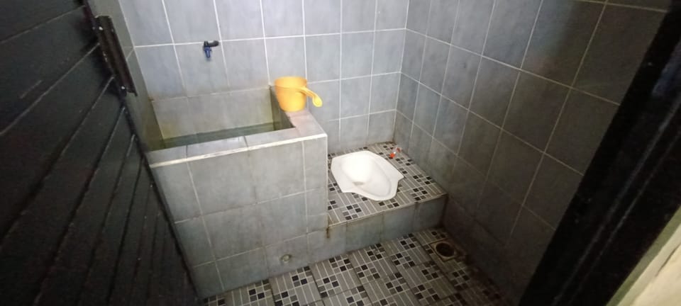 Standard Double Room | Bathroom | Shower, towels