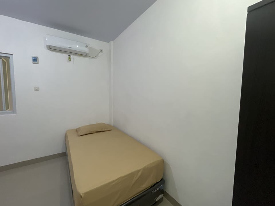 Standard Double Room | Laptop workspace, WiFi (free), bed sheets
