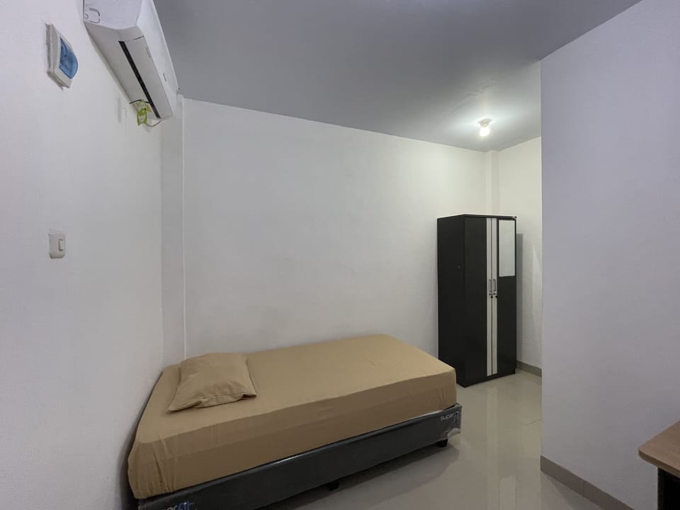 Standard Double Room | Laptop workspace, WiFi (free), bed sheets