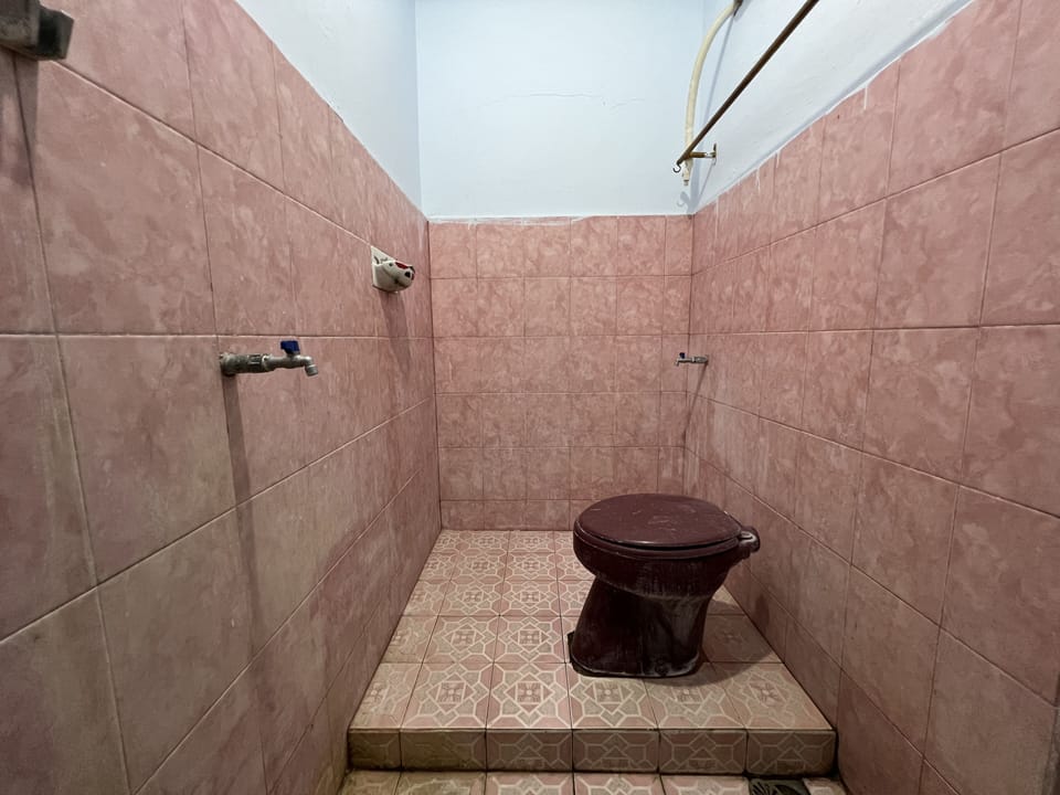Standard Double Room | Bathroom | Shower, towels