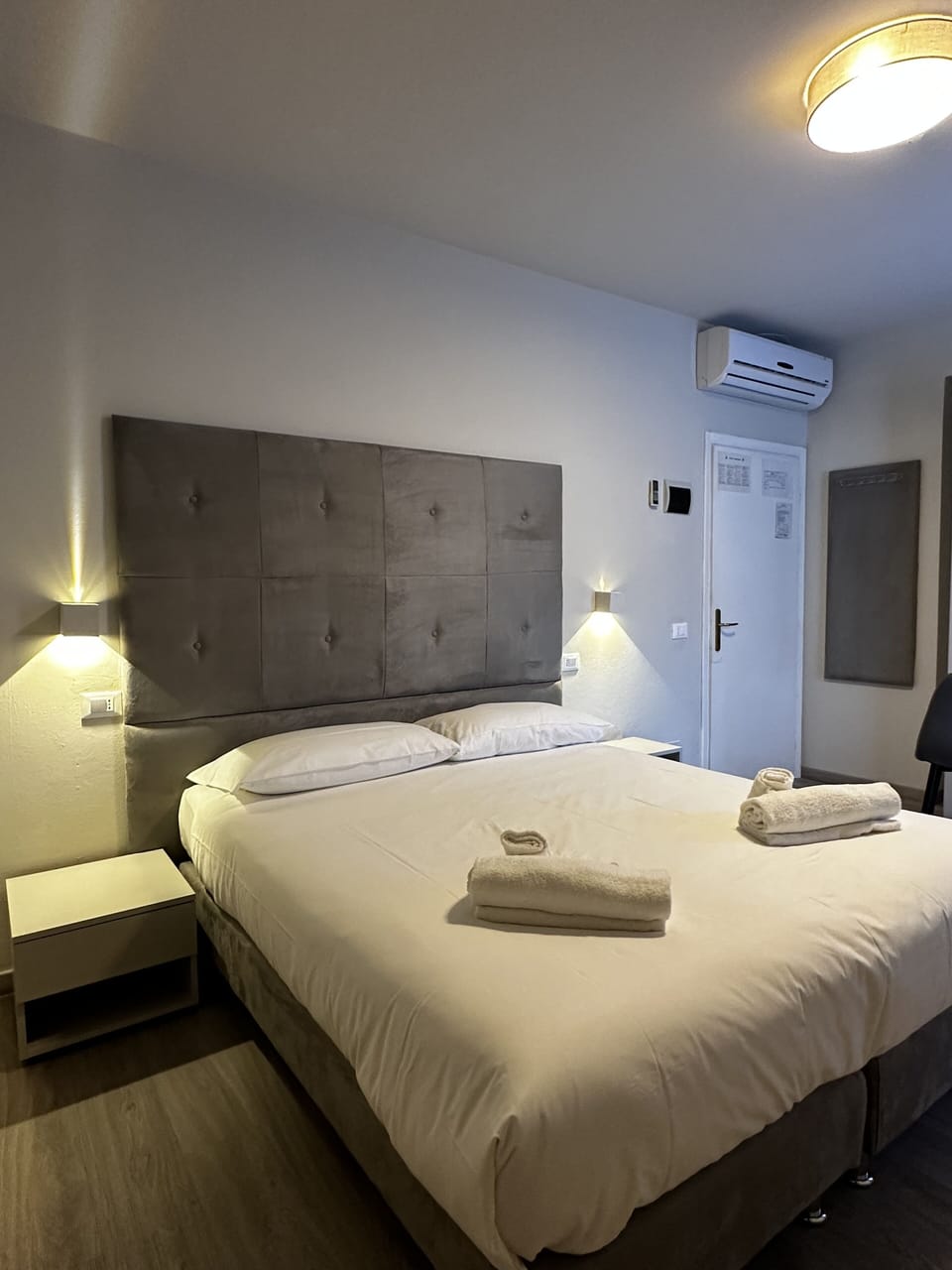 Superior Double or Twin Room | Minibar, in-room safe, soundproofing, WiFi (free)
