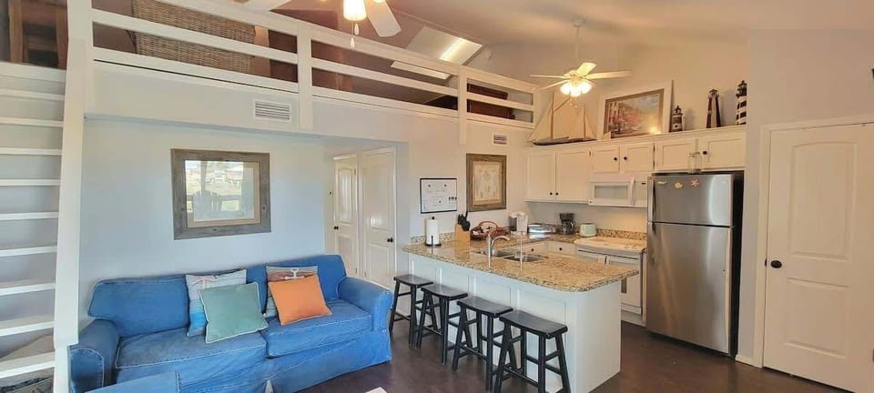 Apartment, 2 Bedrooms | Private kitchen | Coffee/tea maker, fridge, oven, toaster