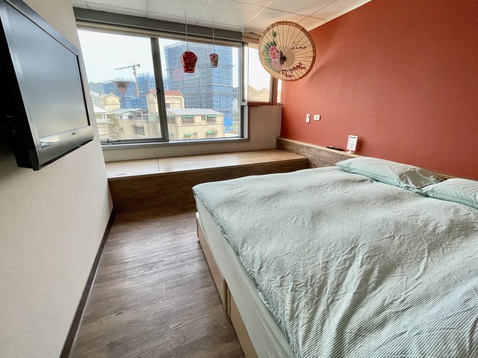 Deluxe Suite, 1 Double Bed, Ensuite, Tower | Soundproofing, free WiFi, bed sheets