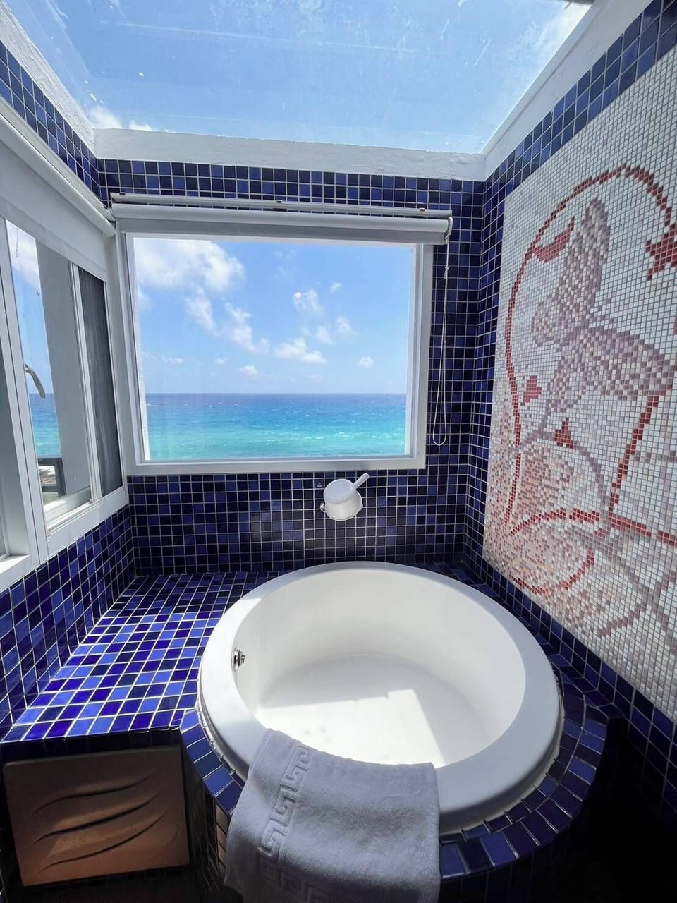 Deluxe Double Room, 1 Double Bed, Balcony, Ocean View | Bathroom | Free toiletries, hair dryer, slippers, towels