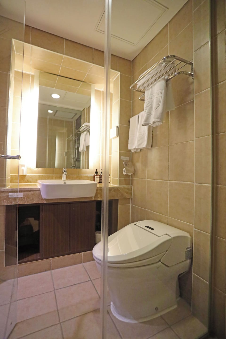 Grand Room | Bathroom | Hair dryer, slippers, towels