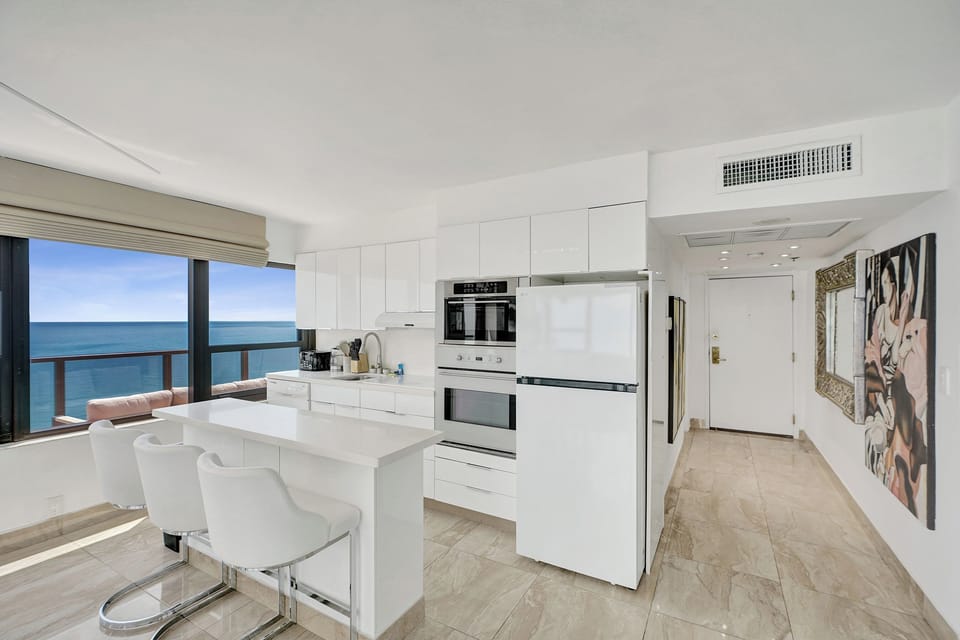 Stylish Oceanfront 2 BR 1.5 BA Condo with Resort Amenities, Pools, Gym, Sauna 1402 | Private kitchen | Full-size fridge, microwave, oven, stovetop