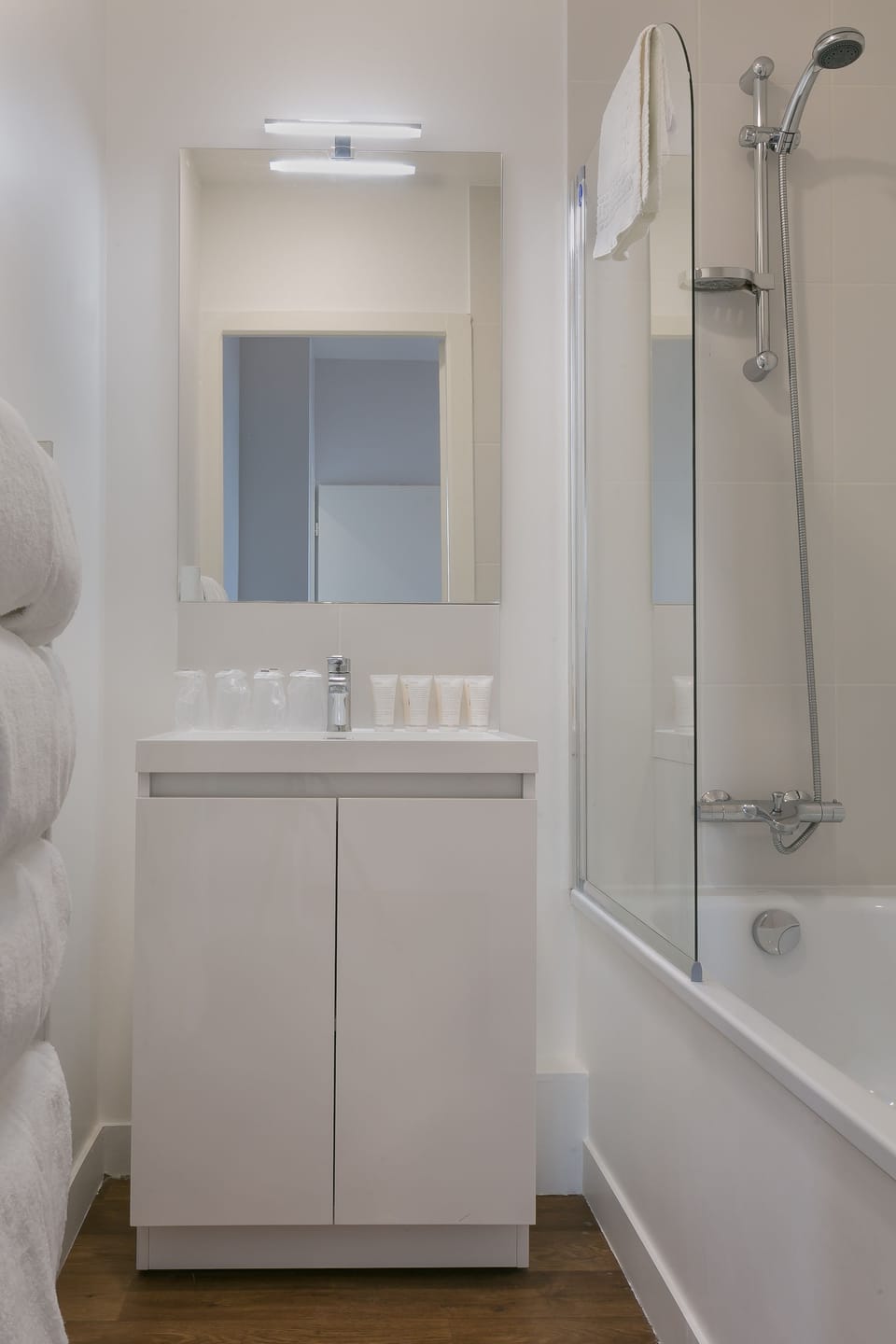 Suite (Privilege) | Bathroom | Shower, free toiletries, hair dryer, towels