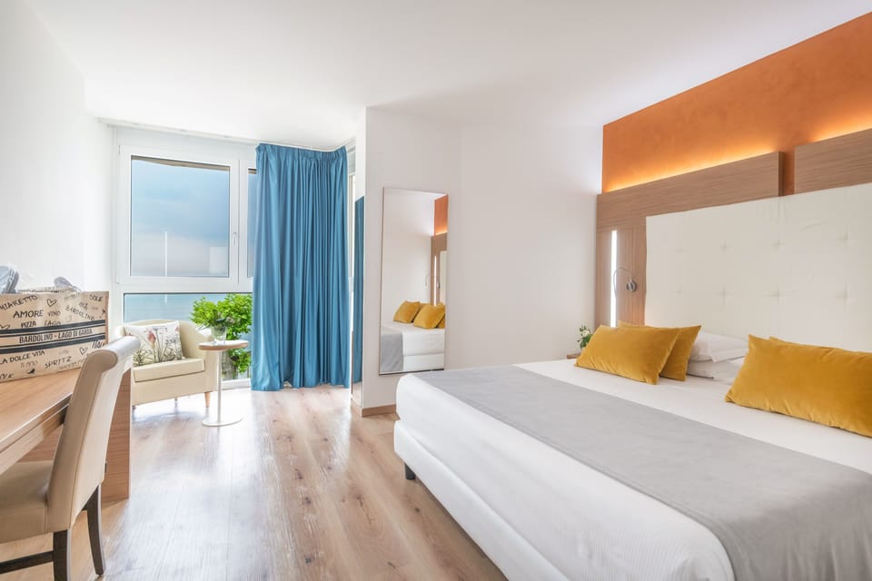 Double Room (Prestige) | Minibar, in-room safe, blackout drapes, soundproofing