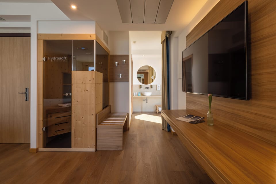 Junior Suite, Sauna, Lake View | Bathroom | Shower, free toiletries, hair dryer, bathrobes