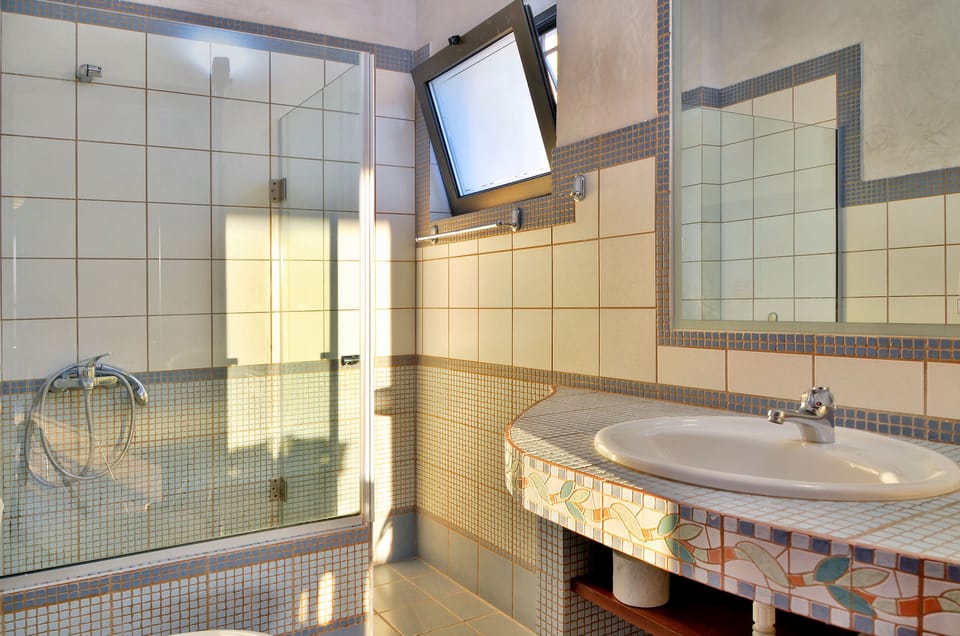 Apartment, 1 Bedroom, Sea View | Bathroom | Shower, designer toiletries, hair dryer, towels