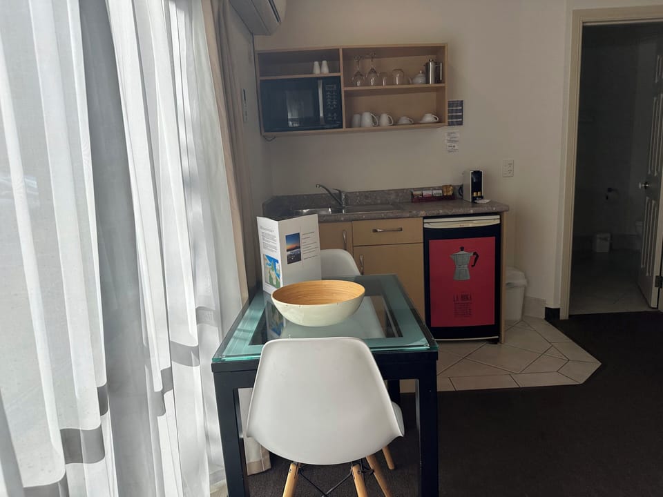 Deluxe Studio | Soundproofing, iron/ironing board, free WiFi, bed sheets