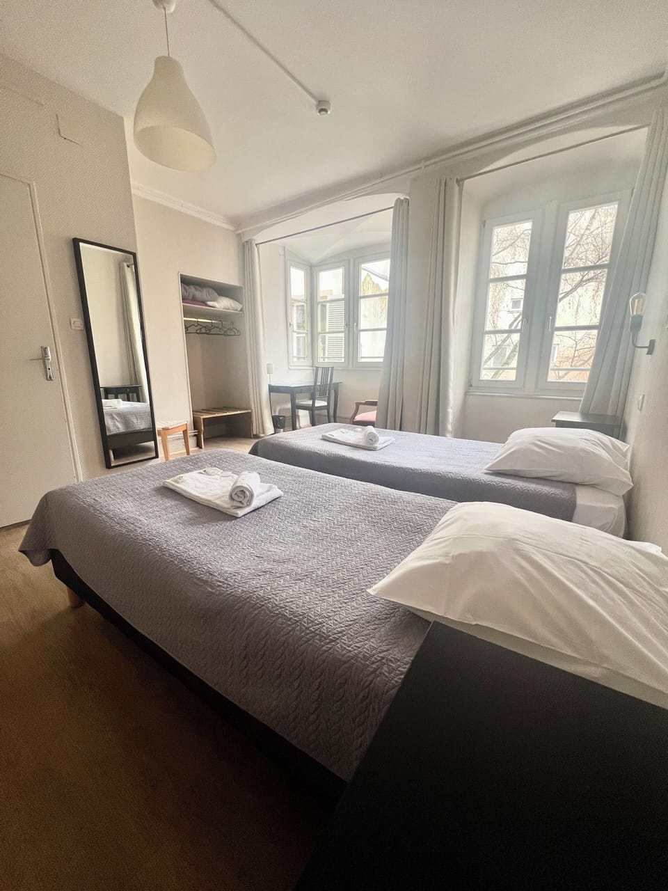 Twin Room, Private Bathroom | Desk, free cribs/infant beds, free WiFi, bed sheets