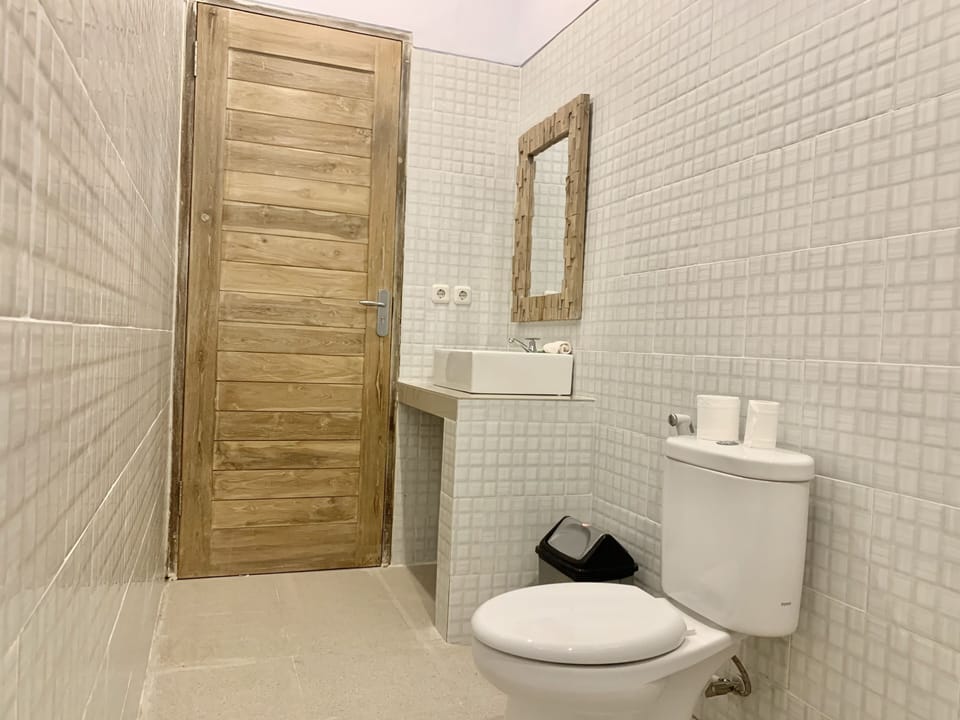 Basic Double Room | Bathroom | Hair dryer, bidet
