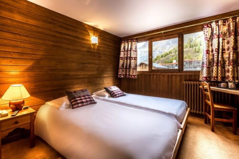 Standard Double or Twin Room | 1 bedroom, Frette Italian sheets, in-room safe, soundproofing