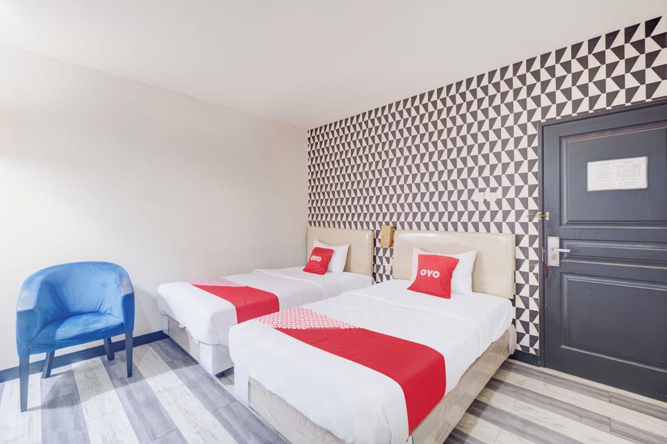 Deluxe Twin Room | Laptop workspace, free WiFi, bed sheets