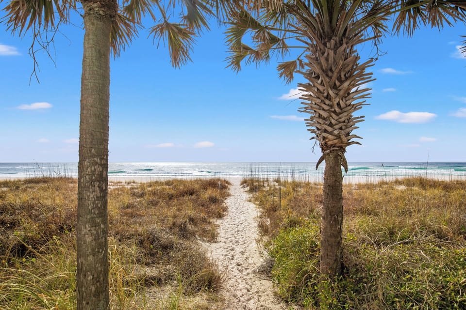 3br, 3BA Beachfront Townhome! Ocean View! Steps to the Beach! Apartment in Sunnyside