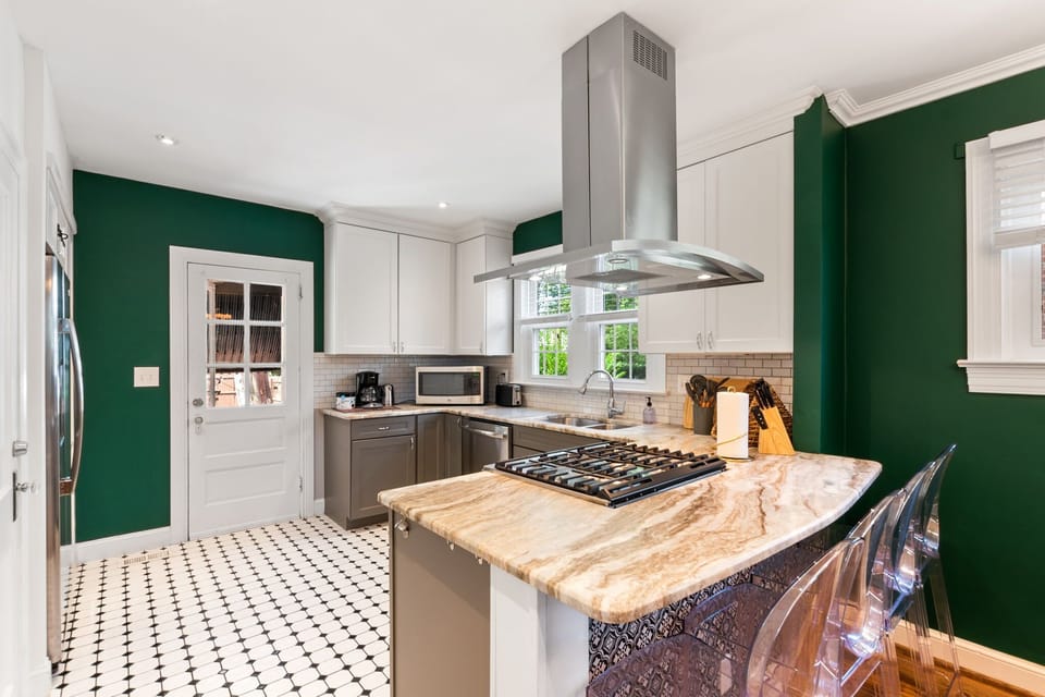 House | Private kitchen | Coffee/tea maker, fridge, microwave, oven
