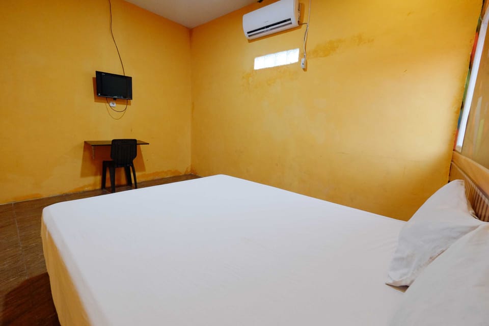 Standard Double Room | Laptop workspace, WiFi (free), bed sheets