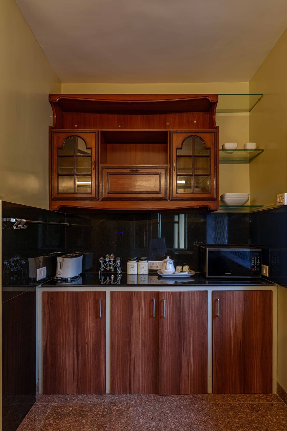 Room, 4 Bedrooms, Terrace | Shared kitchen | Fridge, stovetop