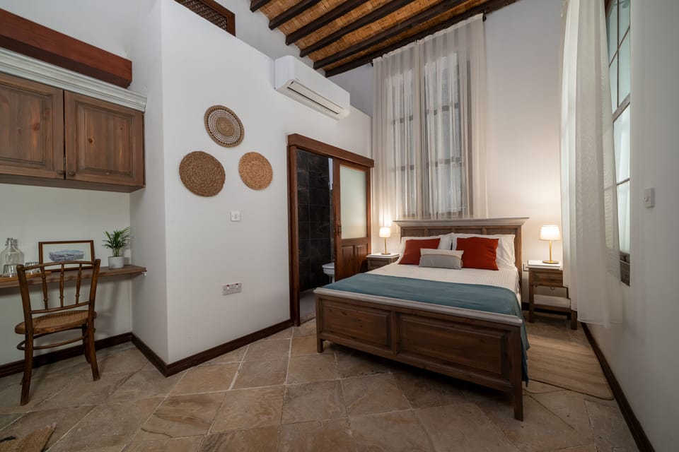 Classic Double Room | Laptop workspace, WiFi (free), bed sheets