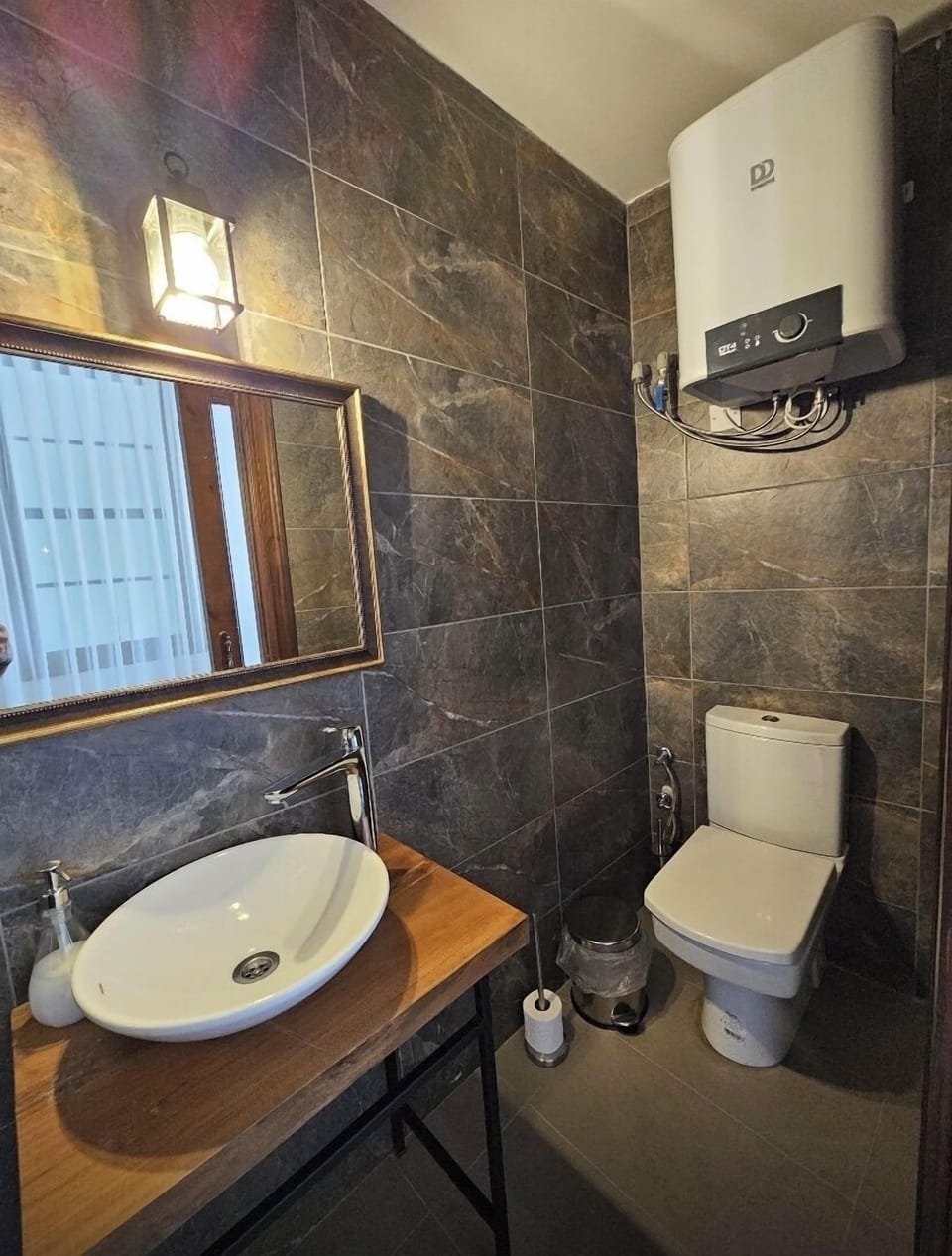 Classic Double Room | Bathroom | Hair dryer, towels