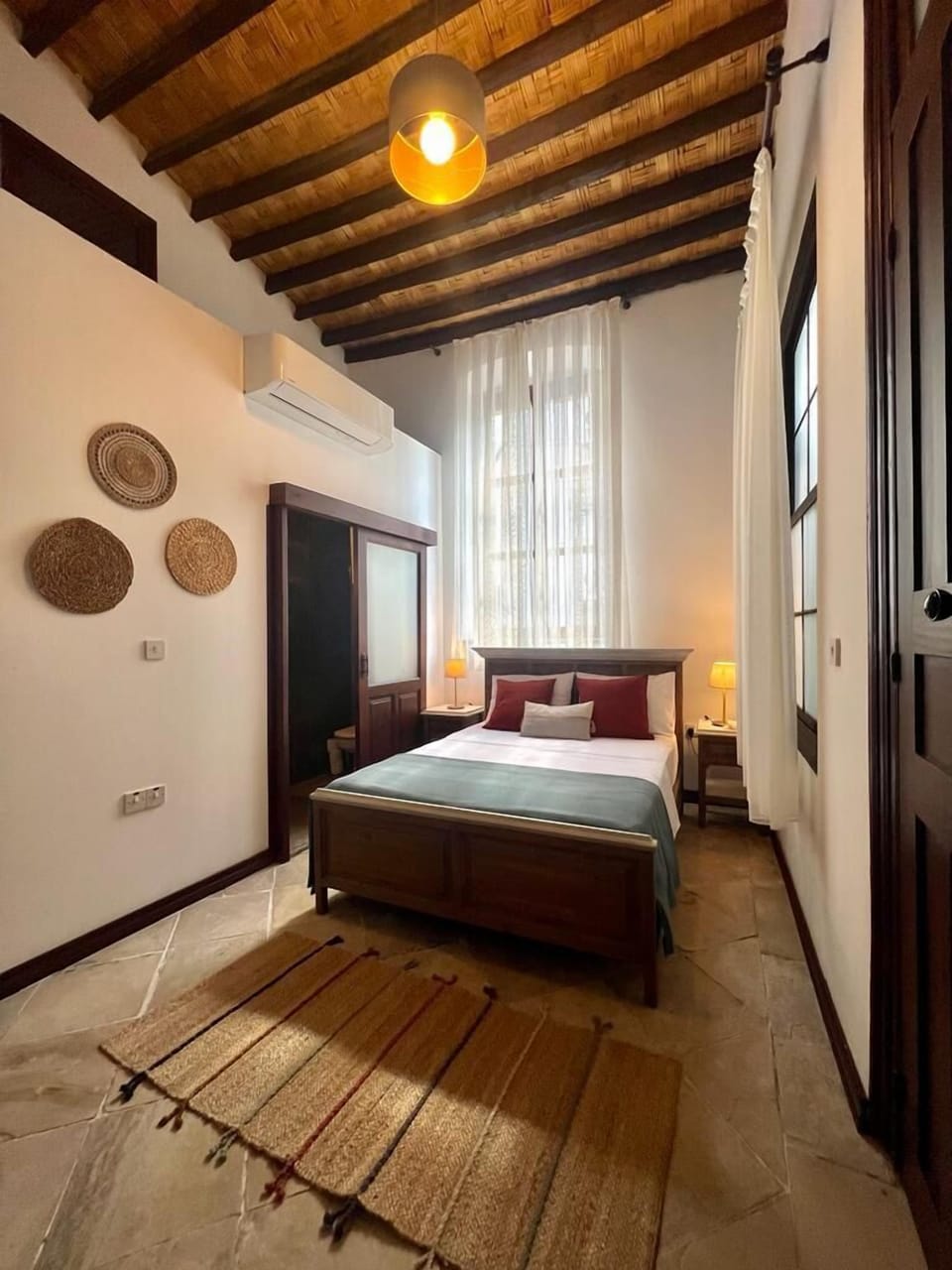 Classic Double Room | Laptop workspace, WiFi (free), bed sheets