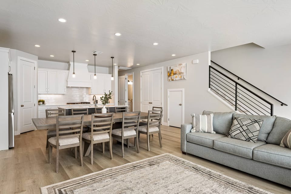 Townhome, 4 Bedrooms | Dining