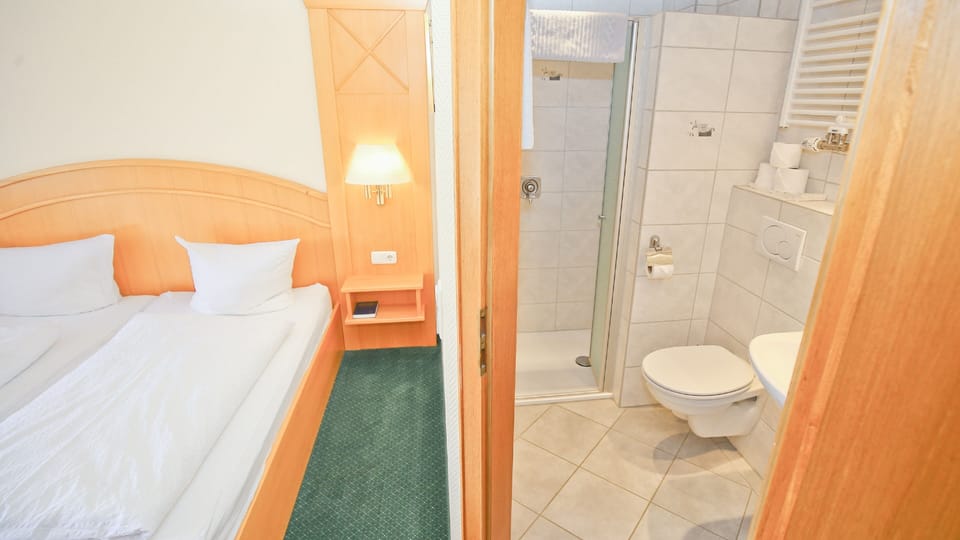 Double Room | Bathroom | Shower, hair dryer, towels