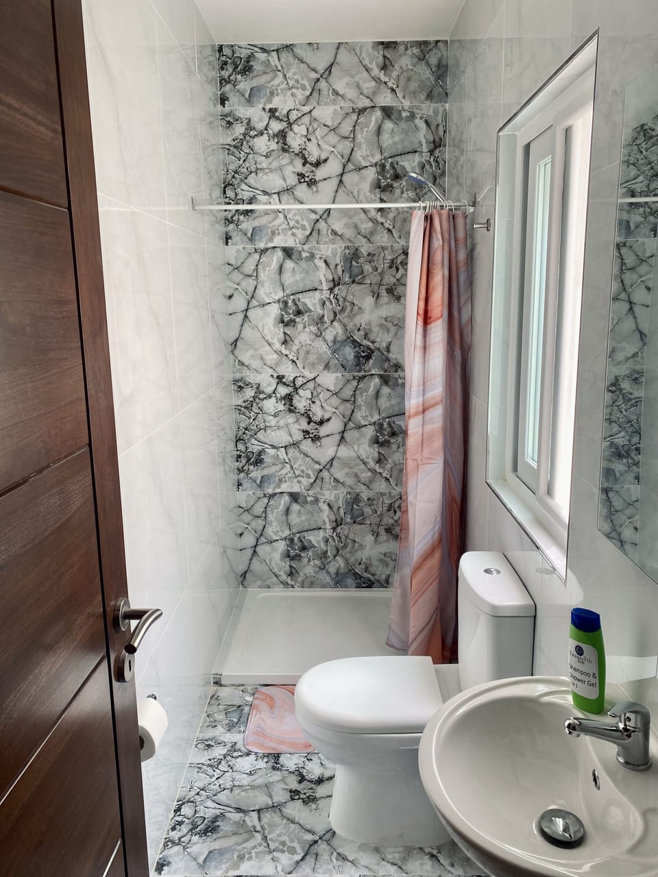 Economy Room | Bathroom | Shower, free toiletries, hair dryer, towels