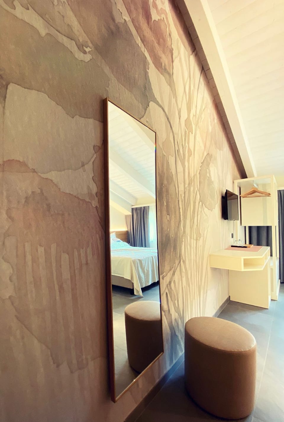 Room | Premium bedding, down comforters, in-room safe, desk