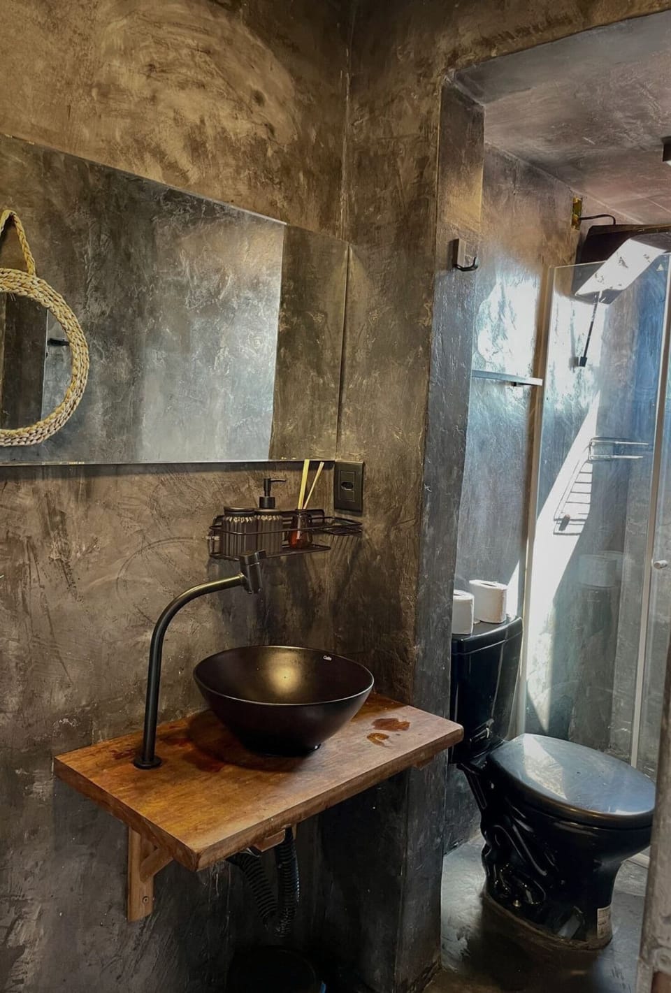 Exclusive Studio Suite | Bathroom | Shower, rainfall showerhead, hair dryer, towels
