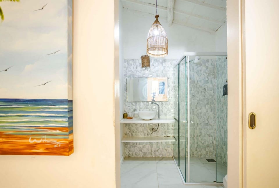 Comfort Suite, 1 Queen Bed | Bathroom | Shower, rainfall showerhead, hair dryer (on request), towels