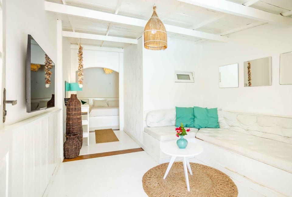 Deluxe Suite, 1 Queen Bed | Soundproofing, free WiFi, bed sheets