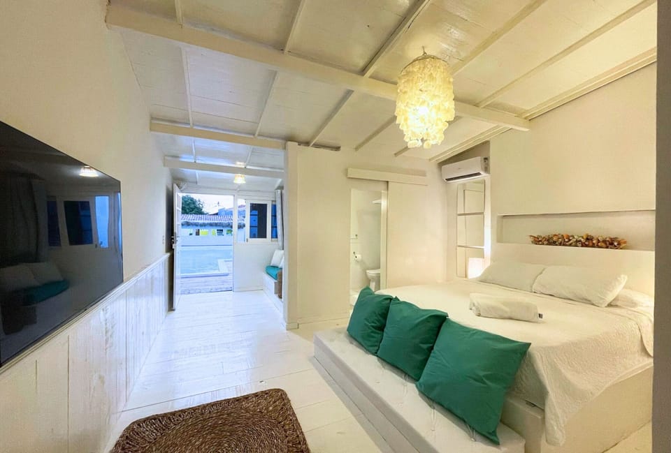 Exclusive Double Room, 1 Queen Bed | Soundproofing, free WiFi, bed sheets