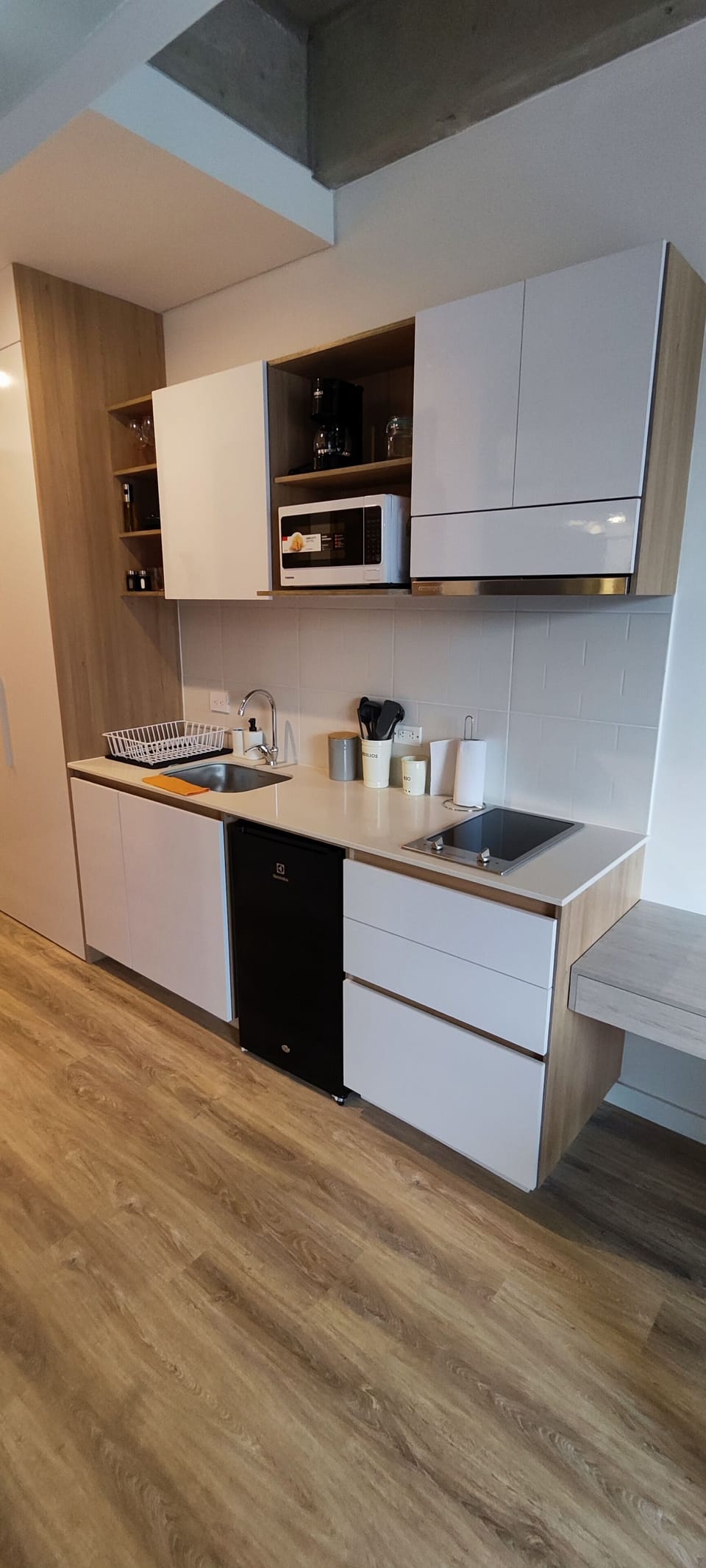 Apartment | Private kitchen | Mini-fridge, microwave, dishwasher, cookware/dishes/utensils