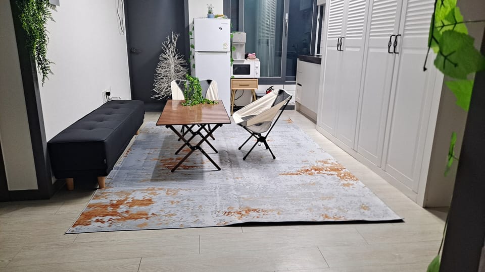 Business Single Room, 1 Large Twin Bed | Living area | TV, heated floors