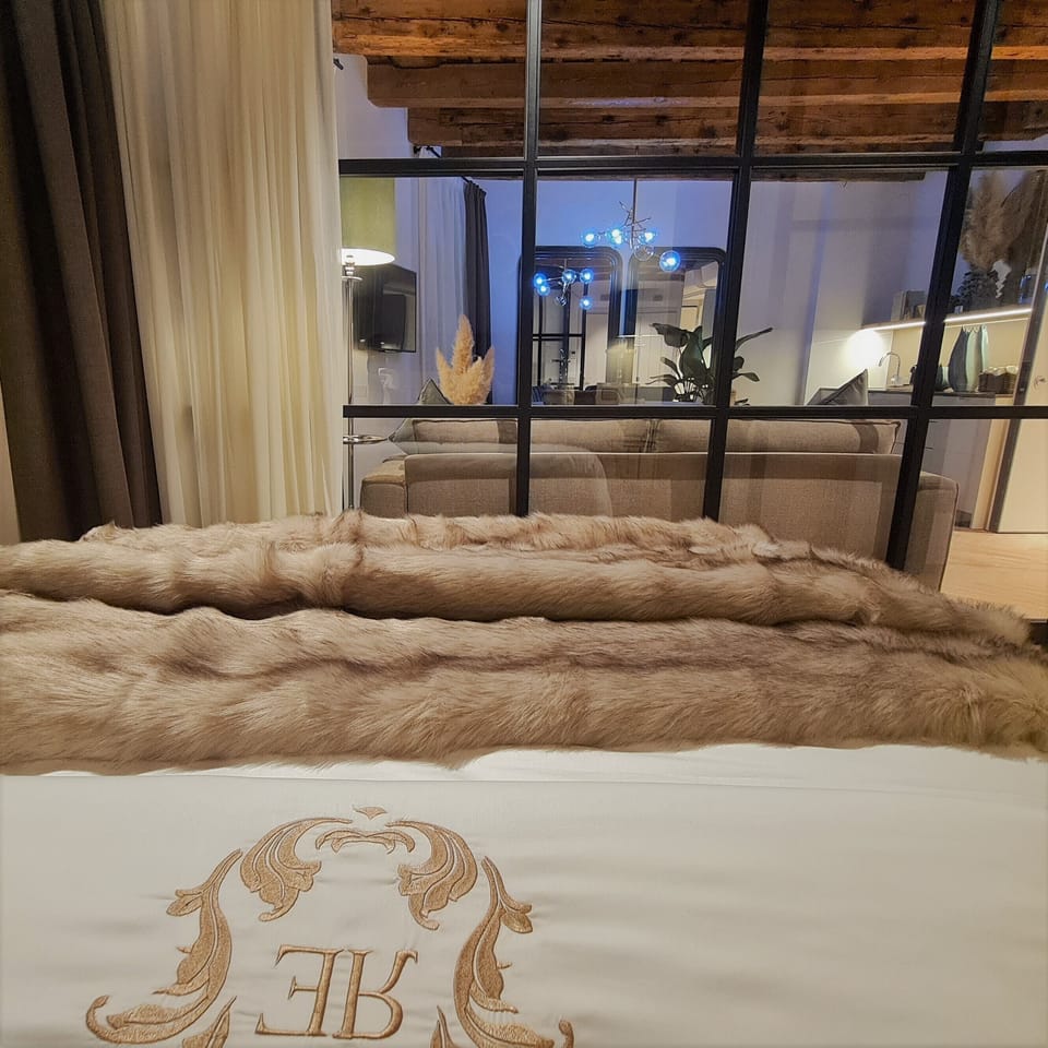Exclusive Apartment | 1 bedroom, in-room safe, desk, soundproofing