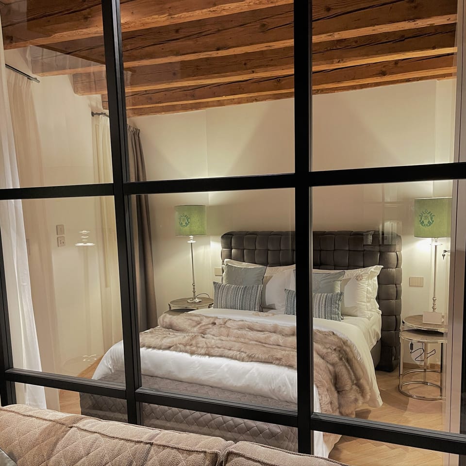 Exclusive Apartment | 1 bedroom, in-room safe, desk, soundproofing