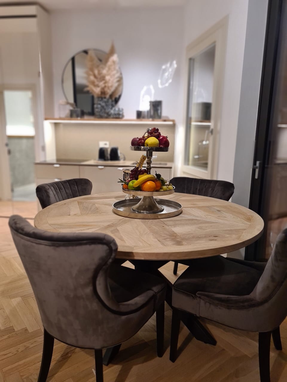 Luxury Suite | Private kitchen | Fridge, microwave, stovetop, electric kettle