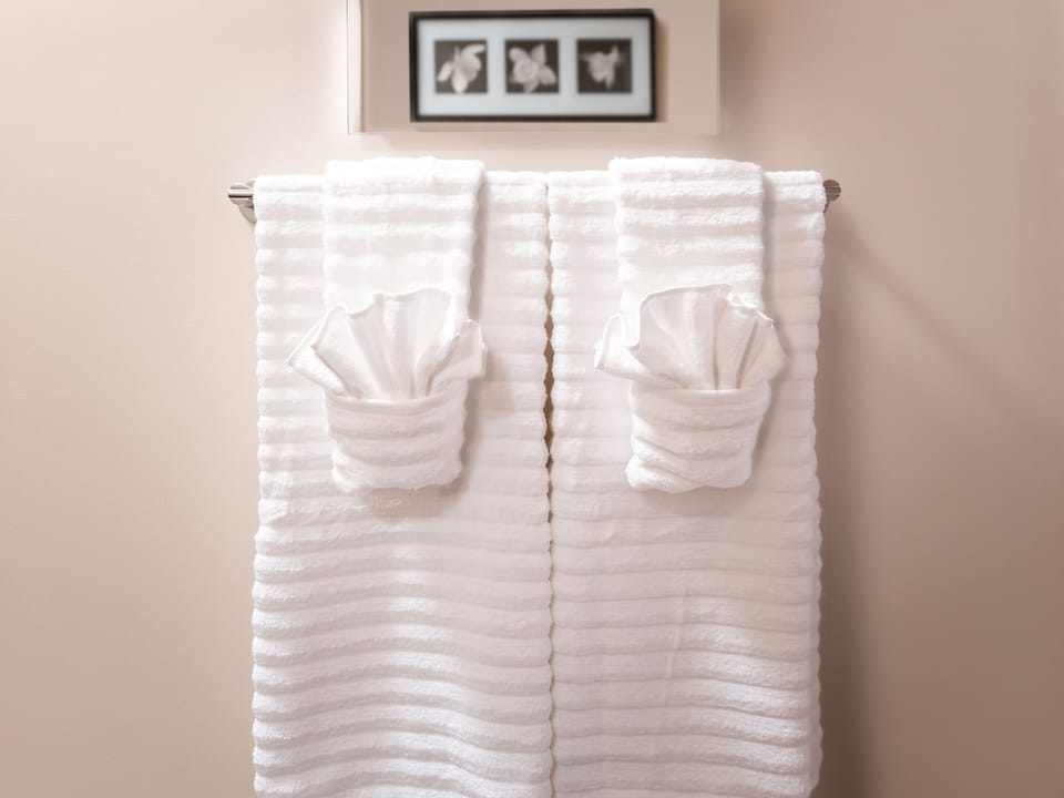 Apartment, 2 Bedrooms | Bathroom | Towels