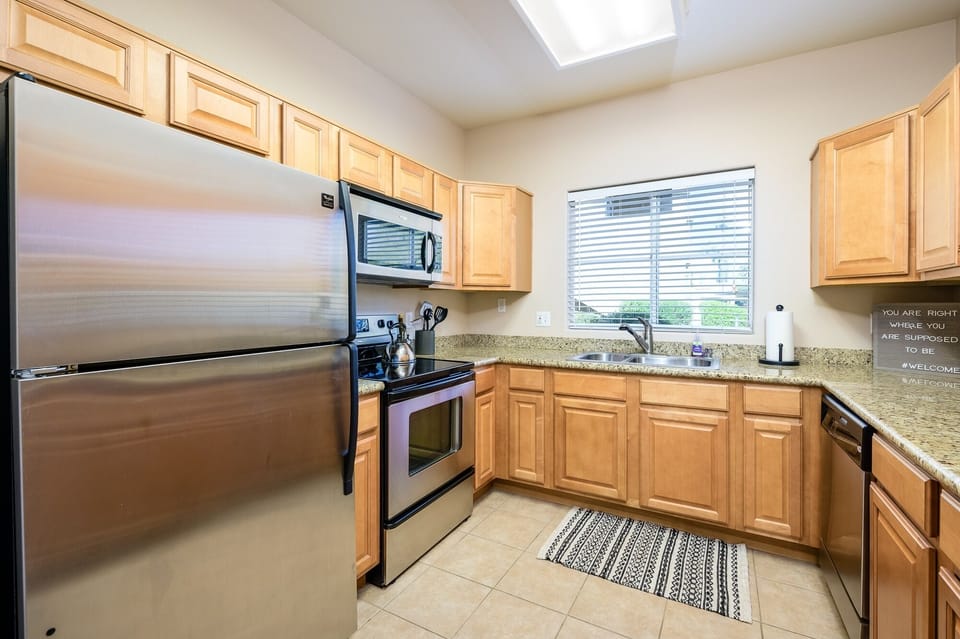 Condo, 2 Bedrooms | Private kitchen | Fridge, oven, coffee/tea maker, toaster