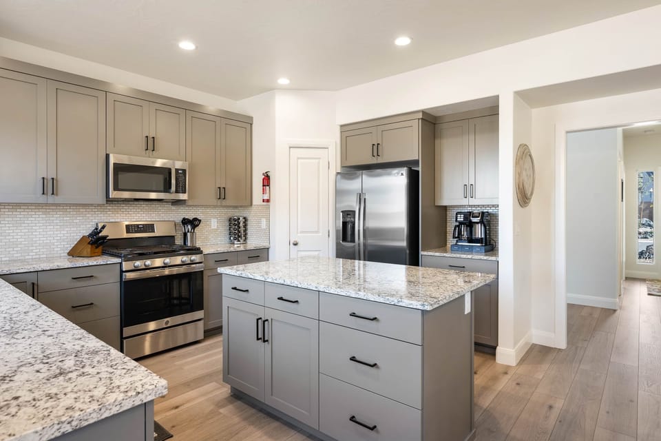 House, 4 Bedrooms | Private kitchen | Fridge, oven, coffee/tea maker, toaster